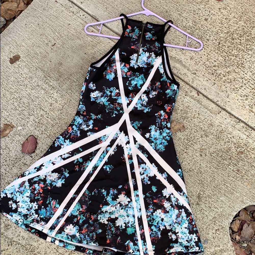 Dress - Picture 3 of 3